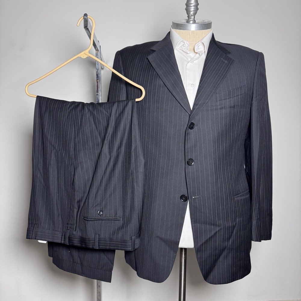 Armani Collezioni Suit Mens 44R 36W Charcoal Gray Pinstripe 3-Button Wool Italy